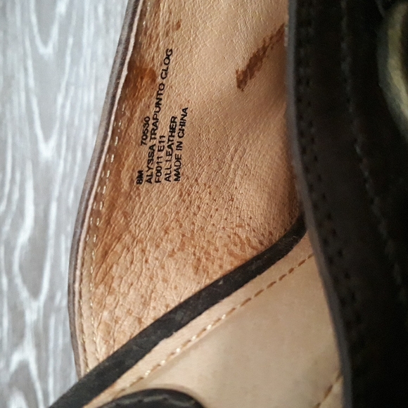 Frye dark brown leather clogs. Size 8 - Picture 7 of 13